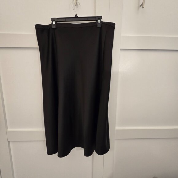 Chico's Black Label Stretch Satin Skirt, Size 18, Black NWT - Picture 6 of 12